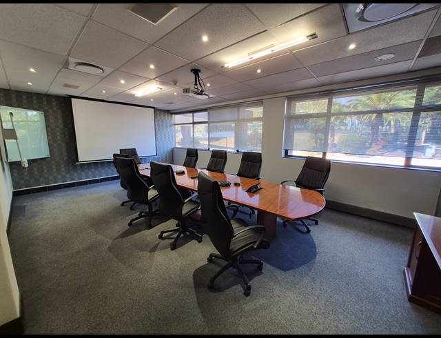 1,832M² OFFICE FOR SALE IN WOODMEAD